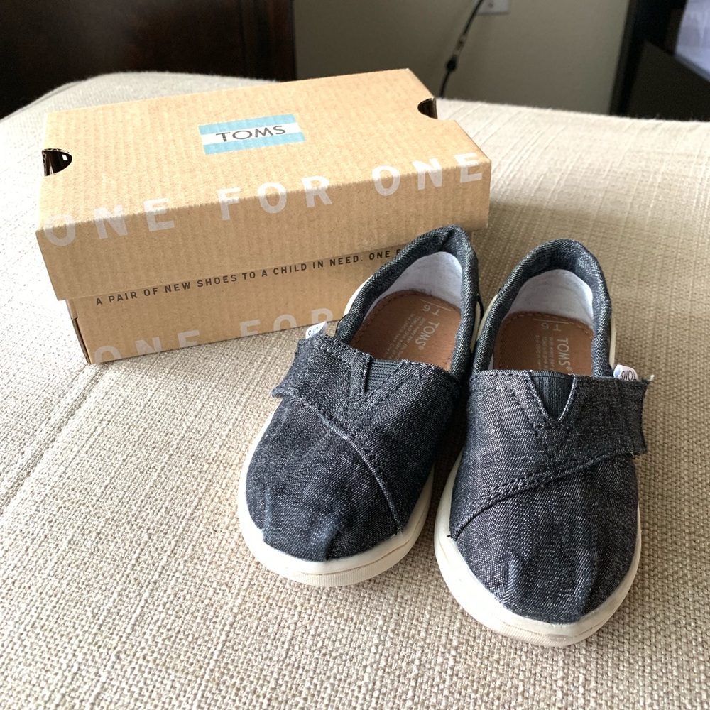 🔥🔥TOMS Black Chambray Classic Slip-On toddler